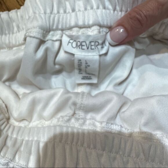 Forever 21 White Lace Micro Shorts size Large - Picture 4 of 4